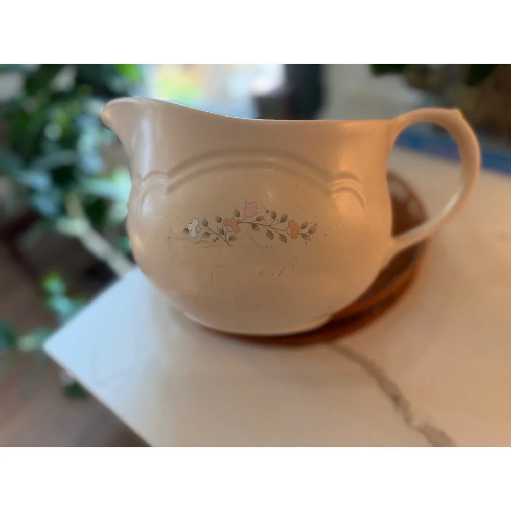 Pfaltzgraff Remembrance Large Batter Mixing Bowl with Handle and Pour Spout